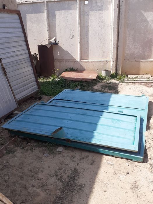 Продается ворота с дверьями