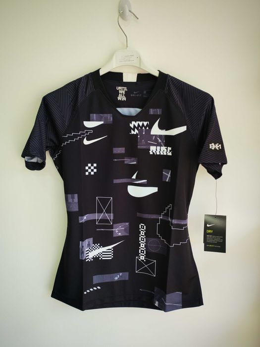 Дамска тениска Nike Dry History Month