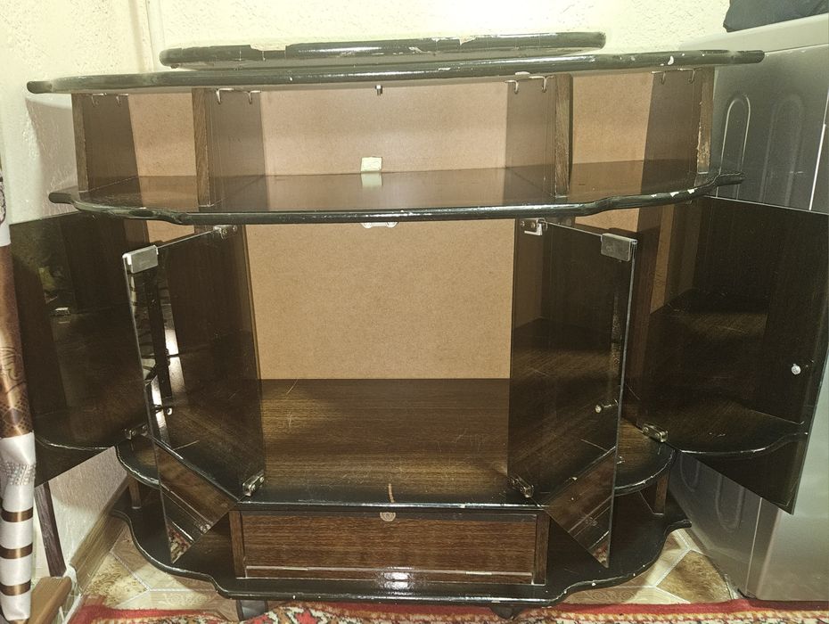 Продаю подставку под телевизор / мебельный шкаф