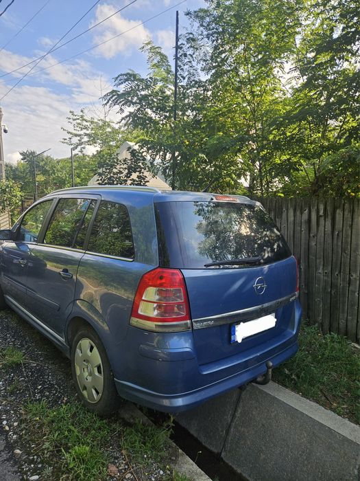 Vand/Dezmembrez Opel Zafira B