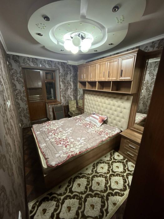 Ц 1 сдаются 4 х комнатная квартира в цегтре города.