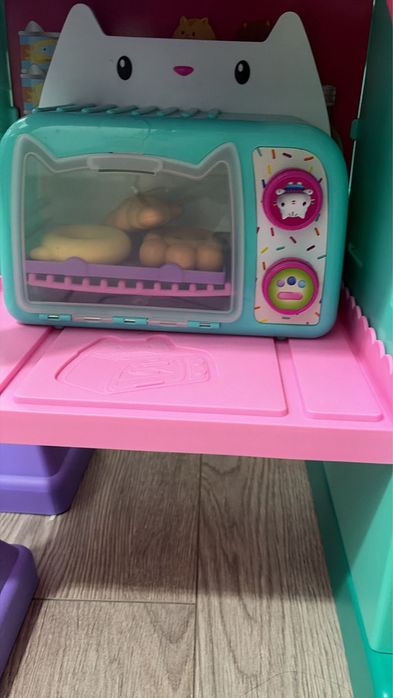 Bucataria Briosel Gabby Dollhouse, cuptorul, setul de ceai, set picnic