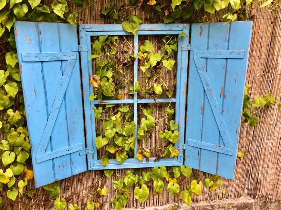 Fereastra falsa din lemn