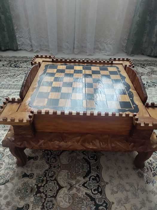 Продам шахматный столик