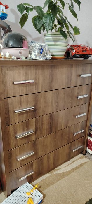 Комод большой, вместительный