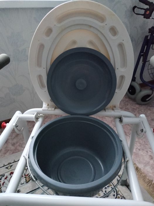 Продам кресло туалет