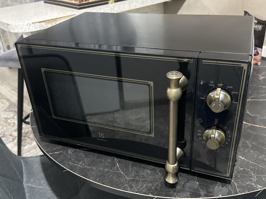 Продам микроволновку ELECTROLUX