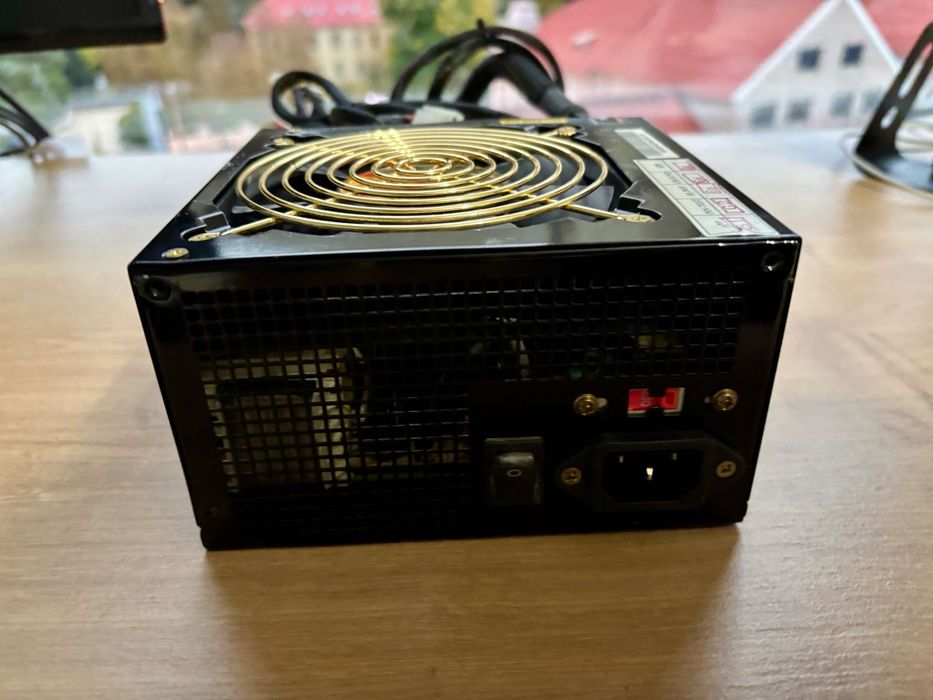 Vând sursă PC Thermaltake TR2-470 (470W), în stare defectă