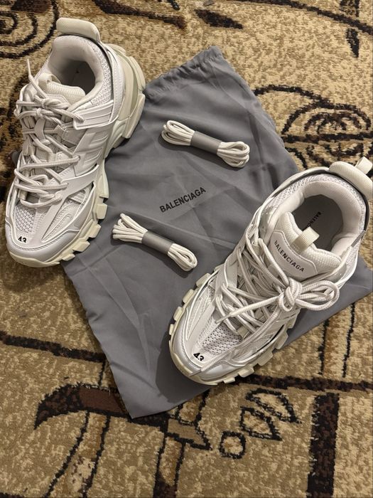 Balenciaga track