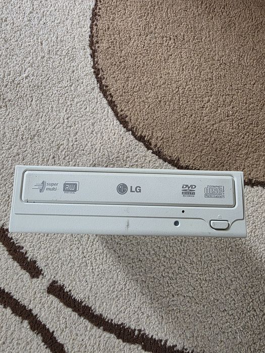DVD-RW дисковод LG Super Multi (SATA) GSA-H62N