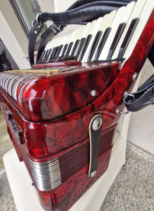 Acordeon  Parrot 80 basi  roșu sidefat