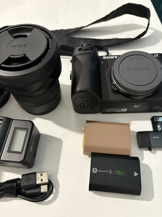 Sony a6700 + 2 lens+ 2 battery