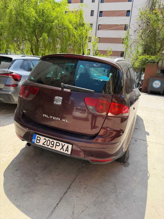 Seat Altea XL , functionala , culoare visiniu speciala