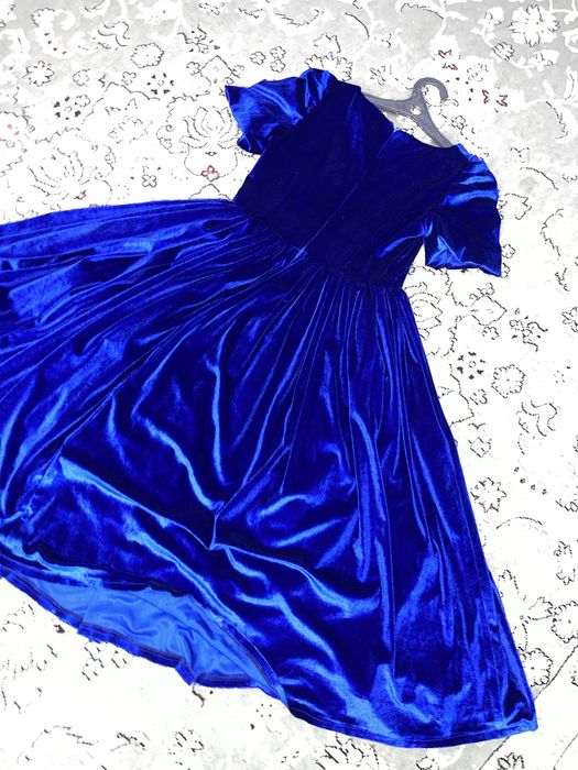 Очень красивое модное платье продаю