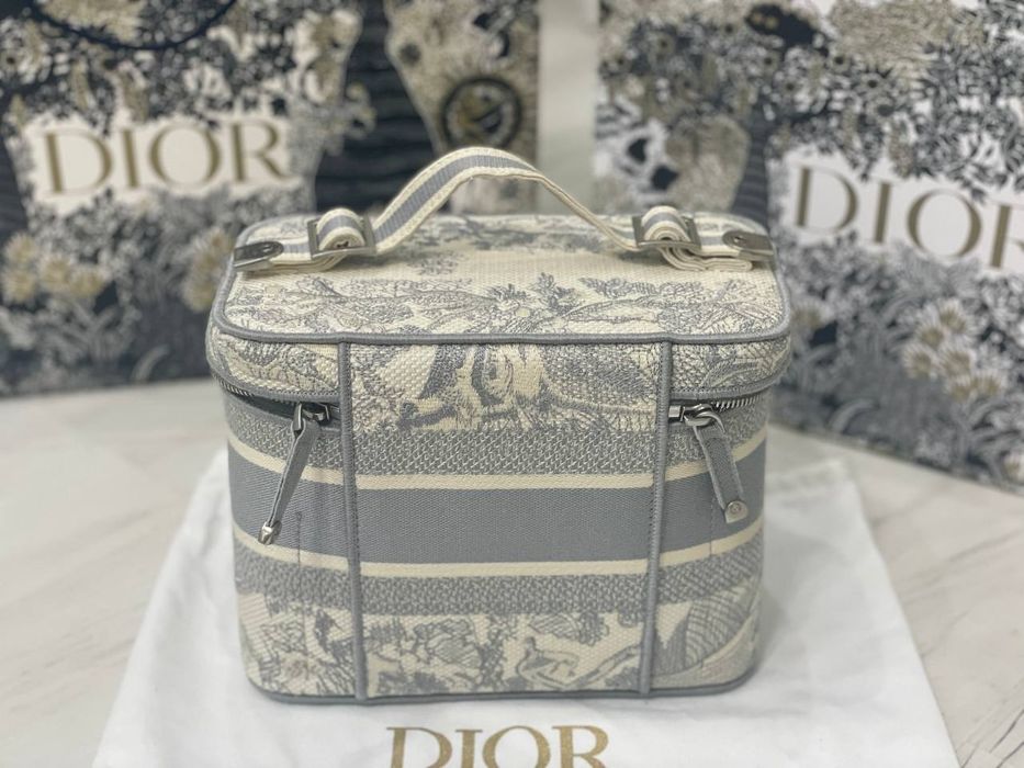 Косметичка  dior