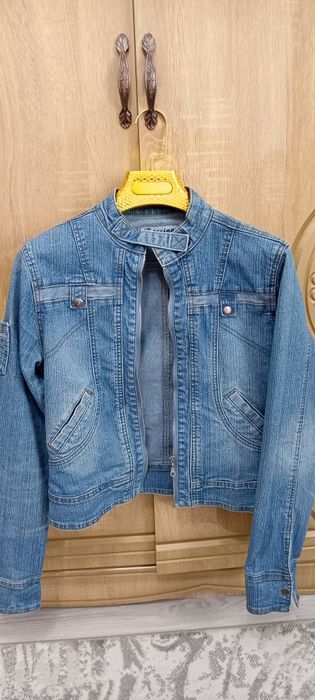 Женская джинсовая куртка фирмы Baccino