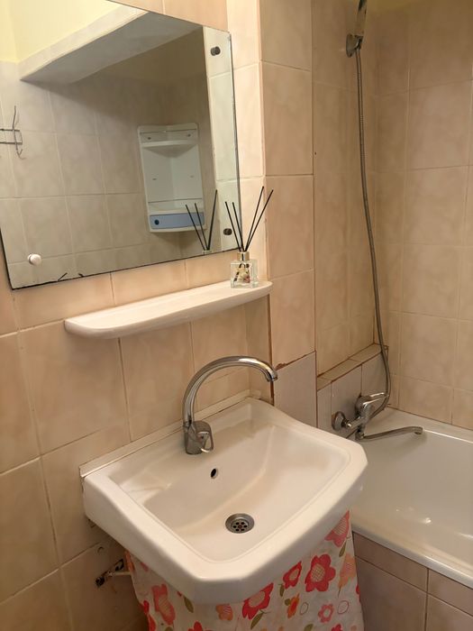 Ofer spre închiriere garsonieră în zona CET