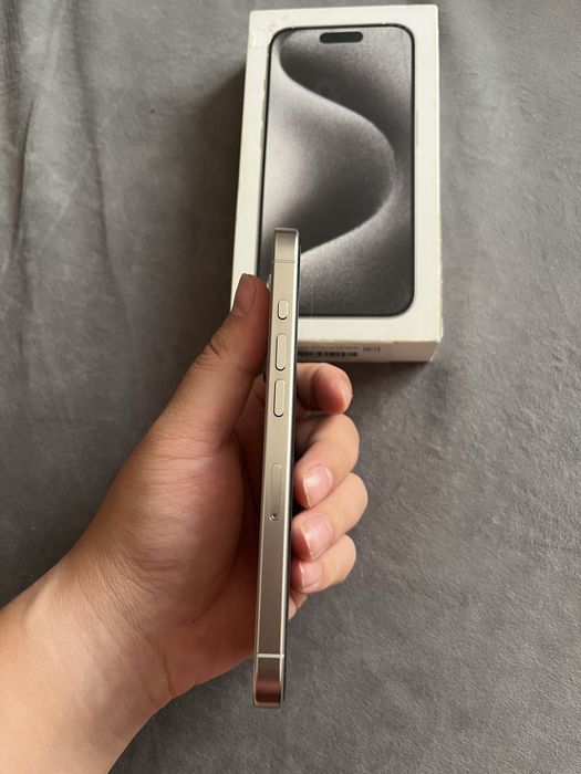 Iphone 15 pro white titan
