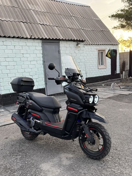 Продам скутер танк Новый!