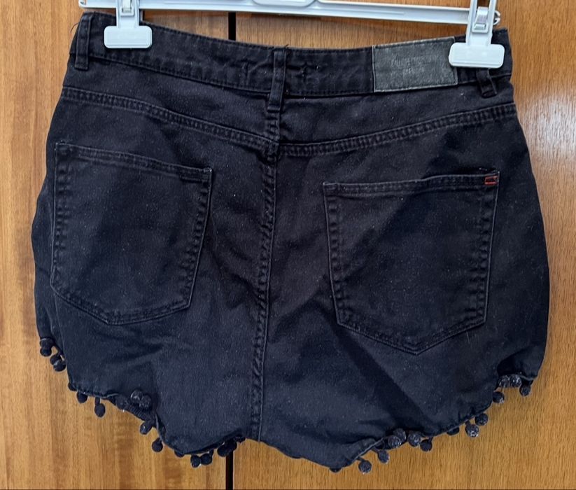 Продавам запазени дамски къси гащи!