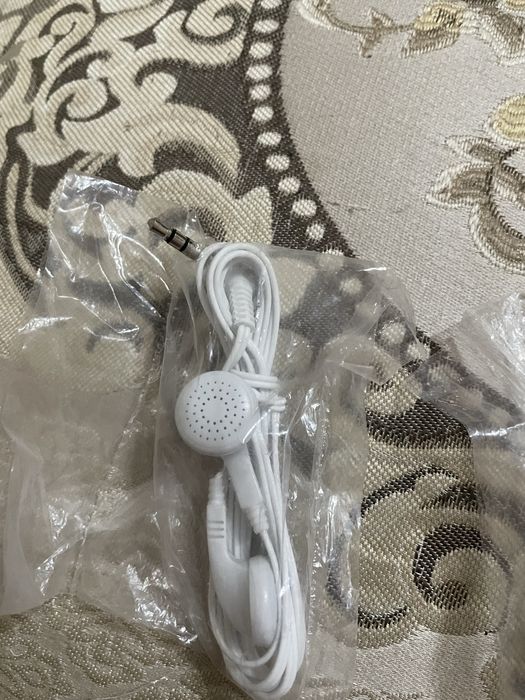 Наушники для мобильных телефонов , цена договорная