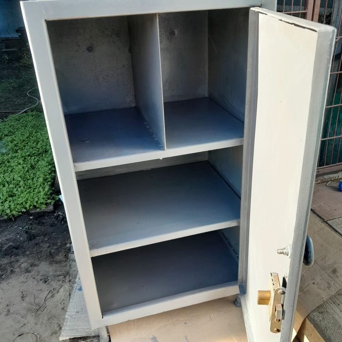 Шкаф для инструментов металический