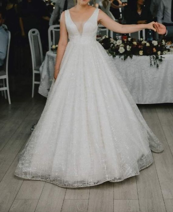 Vand rochie de mireasa stil  printesa, cu sclipici