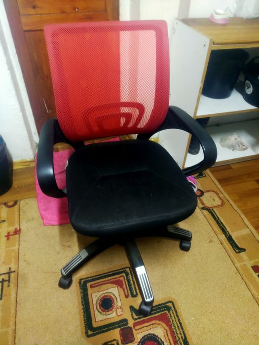 Продам офисные стулья