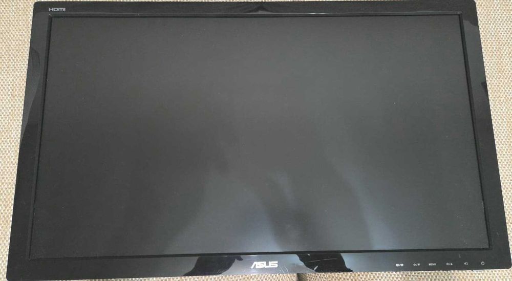 Setup Complet Gaming: PC Ryzen 7 2700X, GTX 1070 8GB + 2 Monitoare