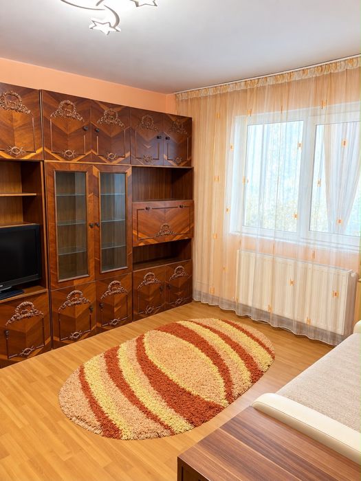 Vand apartament 2 camere , semidecomandat Cartierul Florilor