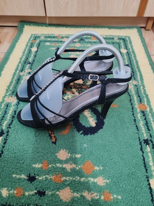 Sandale elegante cu pietre decorative