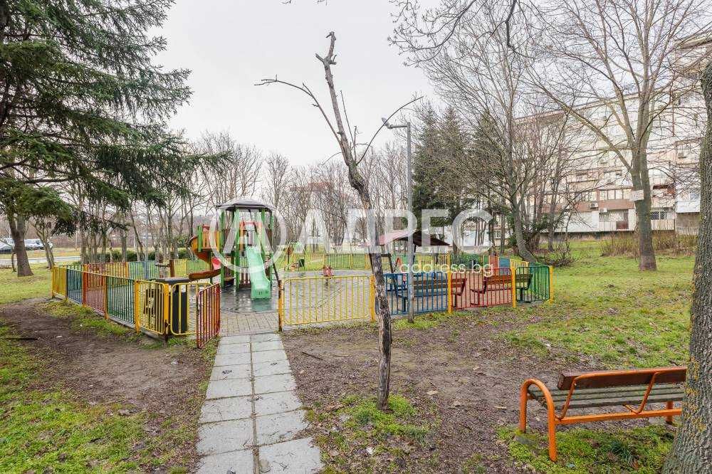 Обзаведен апартамент с три отделни стаи