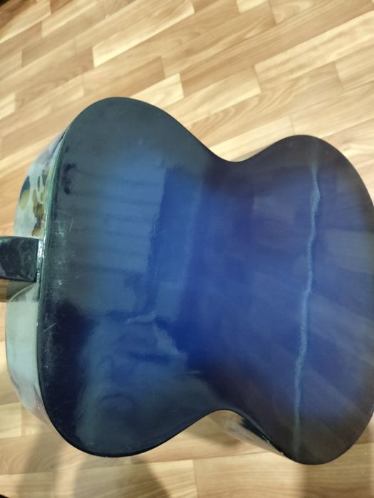 Продам    гитару