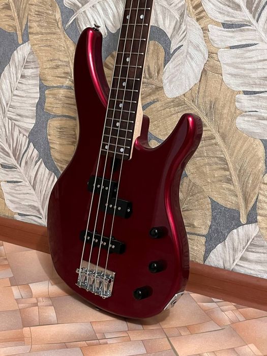 Бас гитара, YAMAHA TRBX174