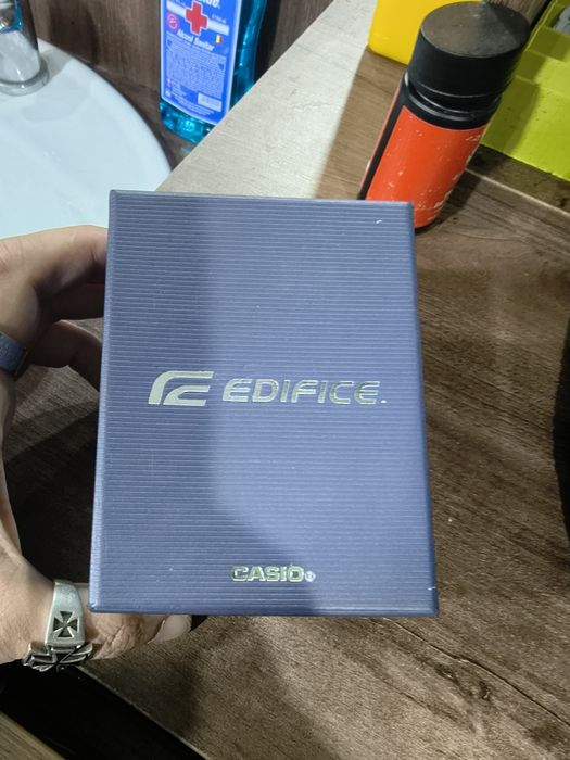 Casio Edifice EF-547D-1A1 (cunoscut și sub codul complet EF-547D-1A1VEF).