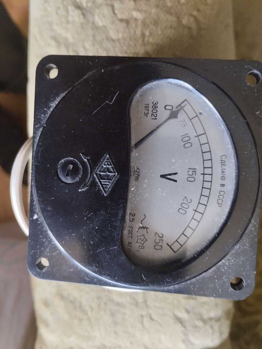 волтметър нов замерене на волтаж