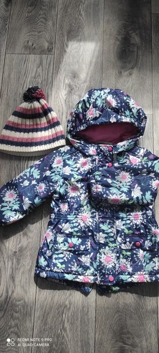 Продам курточку красивую на девочку 2 лет.