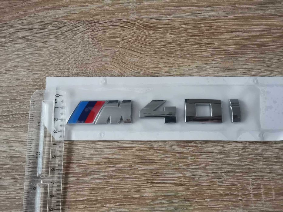 сребриста емблема BMW M40i малък размер