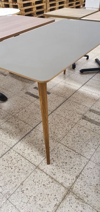 Masă/Messe  bistro cu picior metalic