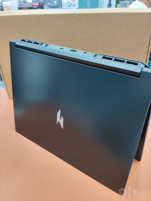 Acer Nitro V16 rayzen7