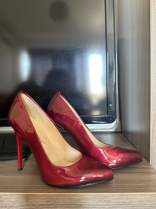 Обувки с висок ток 37 номер