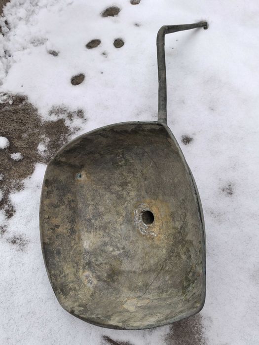 Продавам уникална антична медна мивка с накрайник/тръба