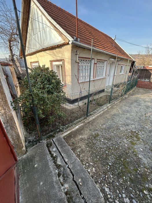 Vand casa la tara