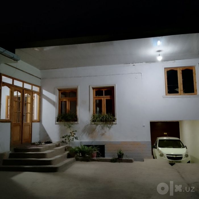 Hovli sotiladi 8 sotix
