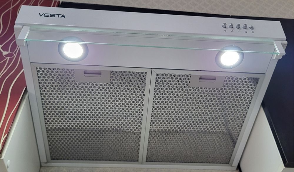 Вытяжка VESTA  25 000 тг  (60 см)
