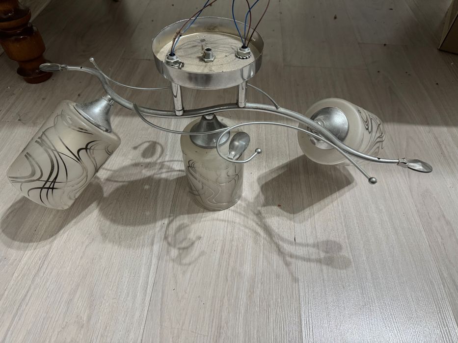 Продам люстры в отличном состоянии