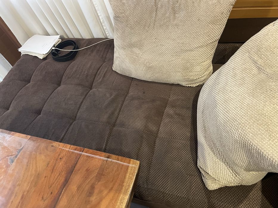 Ъглов диван в кафяво и бежово