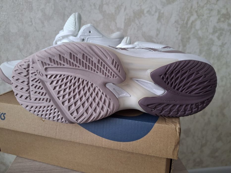 Продам кроссовки Asics, новые