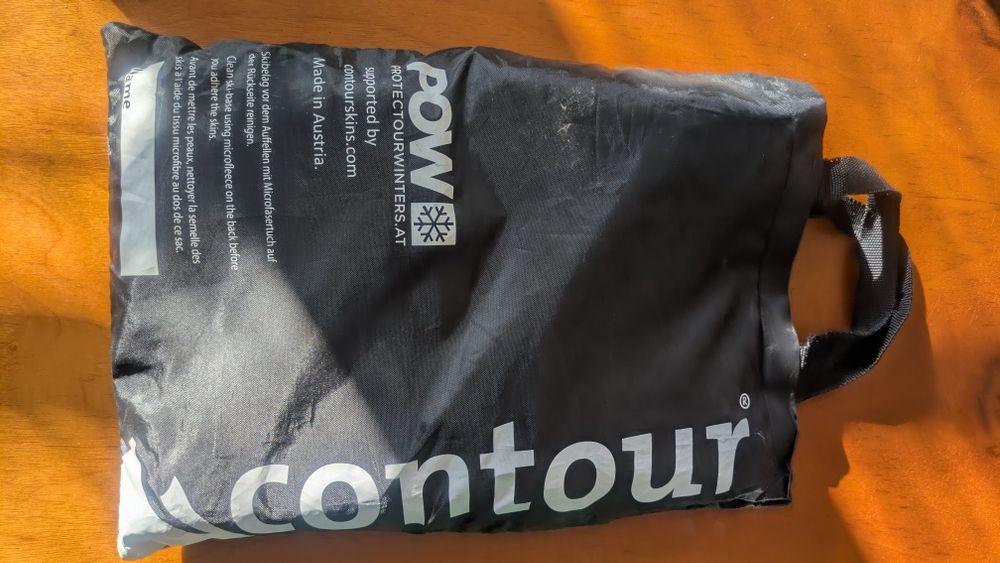 Ski Freeride Volkl Shiro 2013, 153 cm, legaturi tura, foci aproape noi