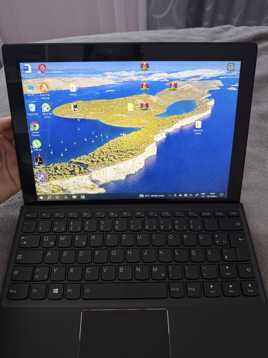 Лаптоп-таблет Lenovo 2-в-1 / Intel i5 / 8GB /